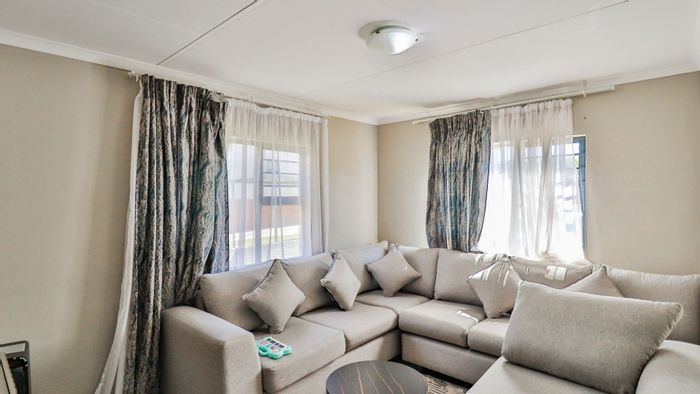 For Sale: 3-Bedroom Townhouse in Summerset with garden, secure parking, and community amenities.