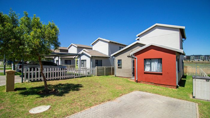 3-Bedroom Townhouse For Sale in Summerset with garden, secure parking, and community amenities.