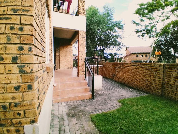Honeypark Townhouse For Sale: 2 beds, open-plan living, private garden, covered parking.