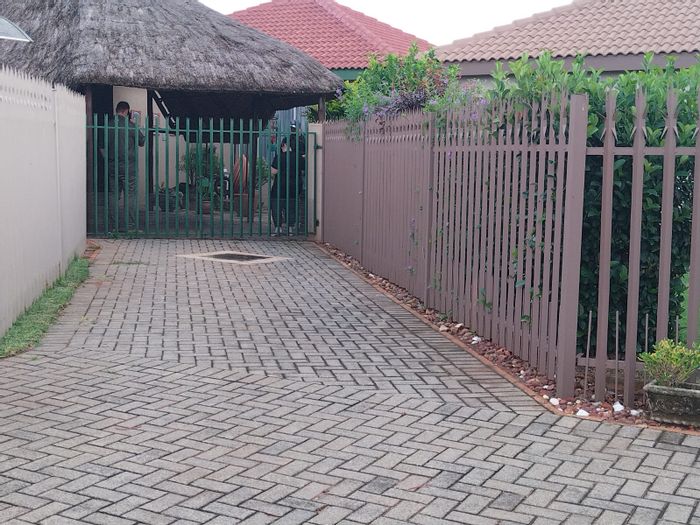 Townhouse For Sale in Eike Park: 2 bedrooms, lapa, double carport, low maintenance.