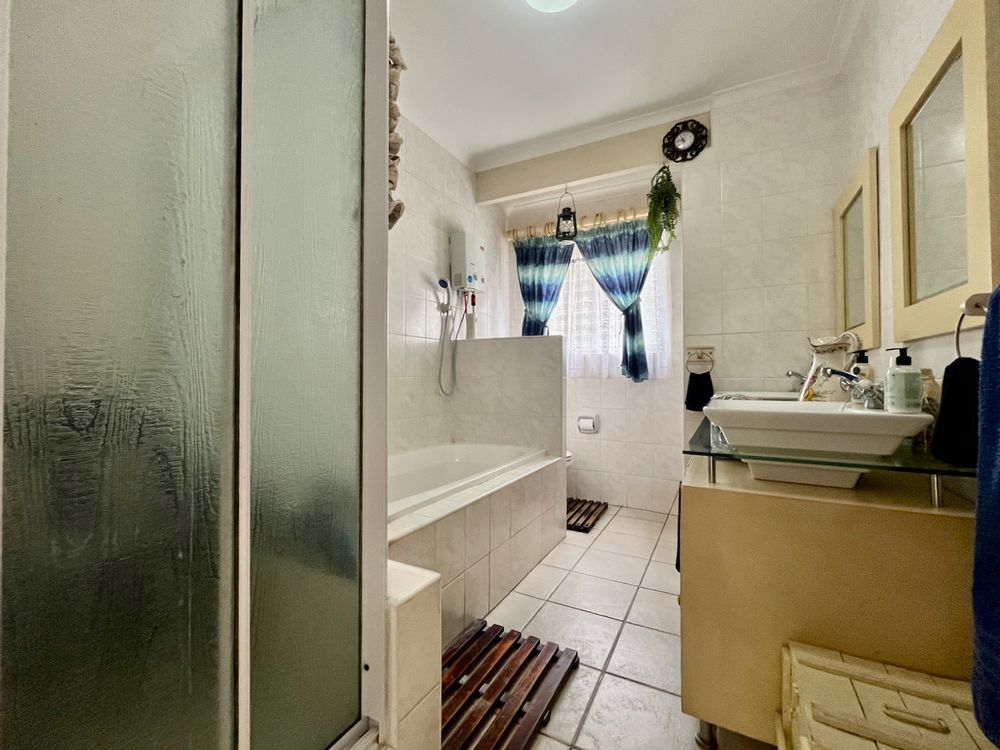 En-suite for Main Bedroom