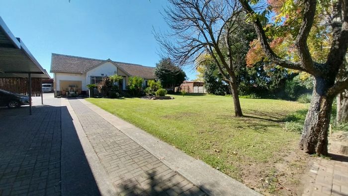 For Sale: House in Bethal Central with 4 bedrooms, garage, and entertainment areas.