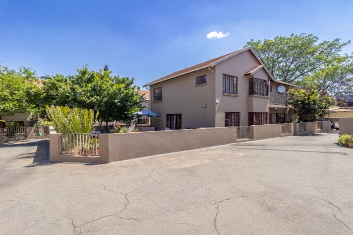 For Sale: Townhouse in Florida Park with dual units, gardens, and secure complex amenities.