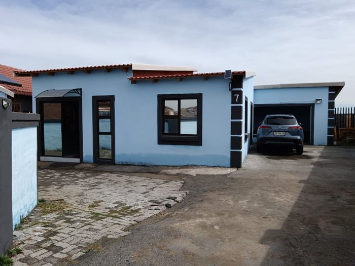 Triplex House For Sale in Secunda Central: Flexible living, rental income potential.