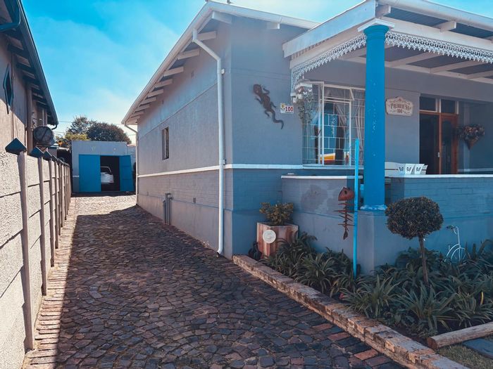 For Sale: 3-Bedroom House in Krugersdorp North with Garage and Prepaid Power.