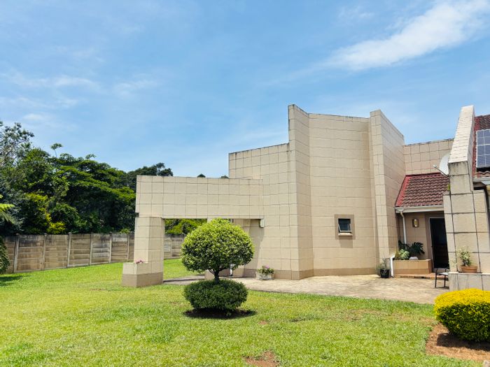 Hilton Gardens House For Sale: 7 beds, gourmet kitchen, flatlet, near schools.