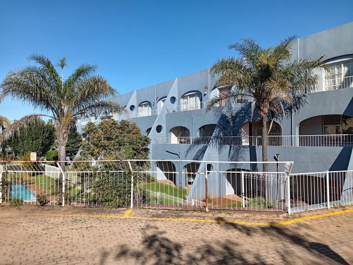 For Sale: 2-Bedroom Apartment in Florida with Scenic Views and Covered Parking.