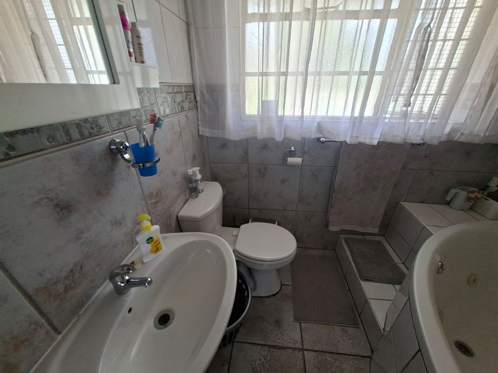 Main bathroom