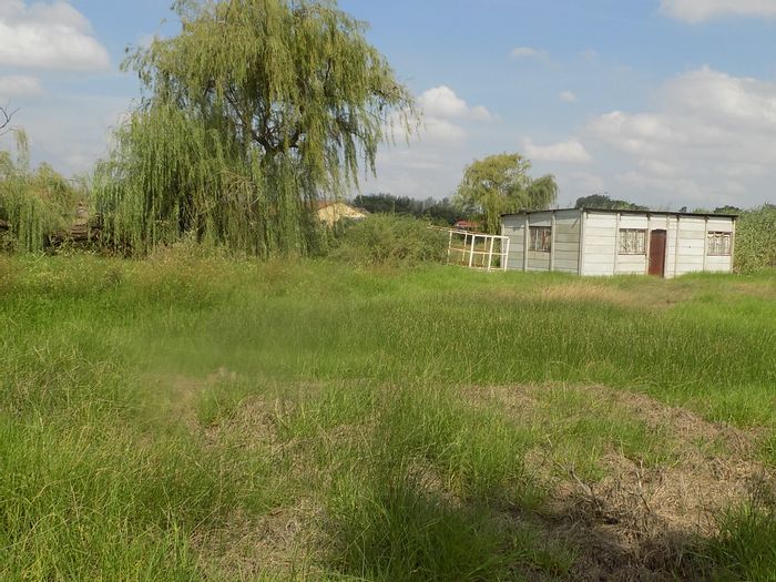 Vacant Land Residential in Ventersdorp Central, 2235 m², water connected, near CBD. For Sale.