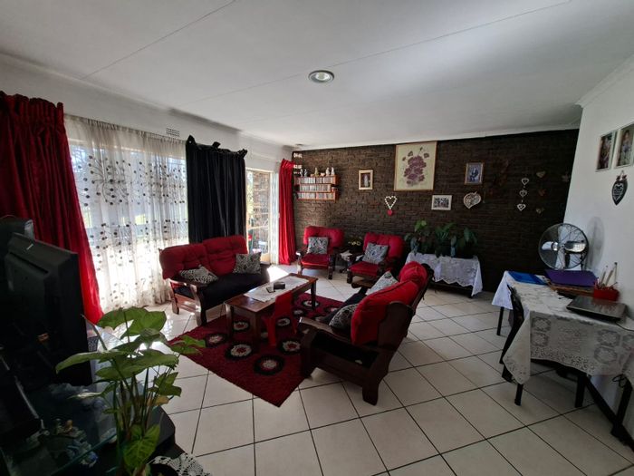 For Sale: Flat in Lewisham with 2 bedrooms, private balcony, and garage.