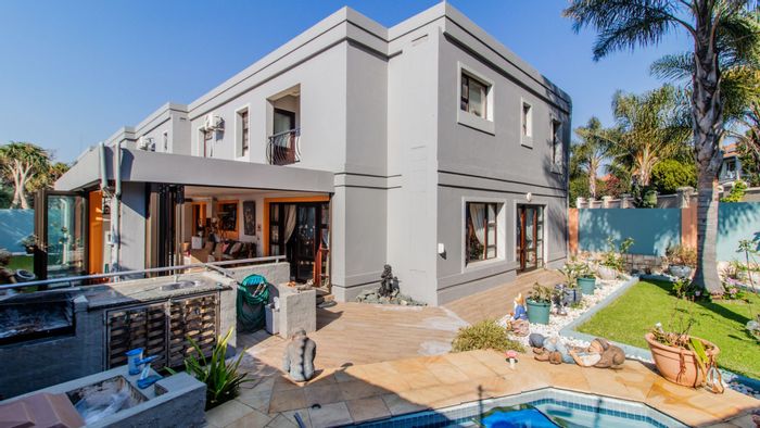 3-Bedroom House for Sale in Bedfordview Central with Private Garden and Security.