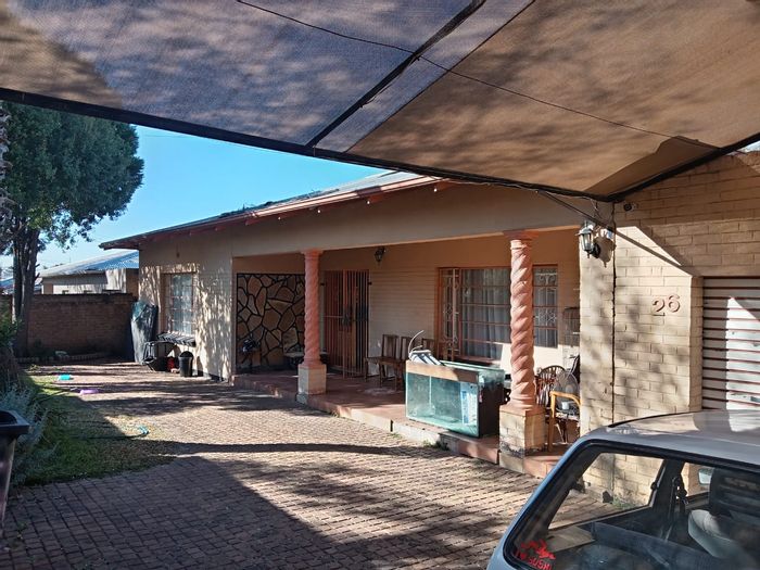 Roodepoort House For Sale: 3 Bedrooms, flatlet, Lapa, ample storage, secure neighborhood.