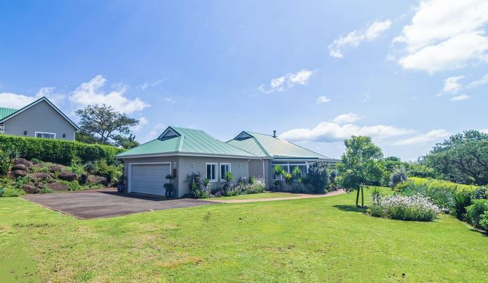 For Sale: Spacious 3-bedroom house in Birnamwood with outdoor patio and double garage.