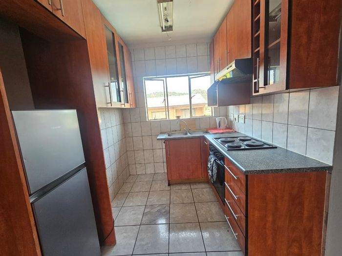 2-Bedroom Townhouse in Meredale To Rent, with security and close to amenities.