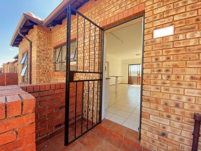 For Sale: 2-Bedroom Apartment in Weltevreden Park with Pool, Security, and Balcony.