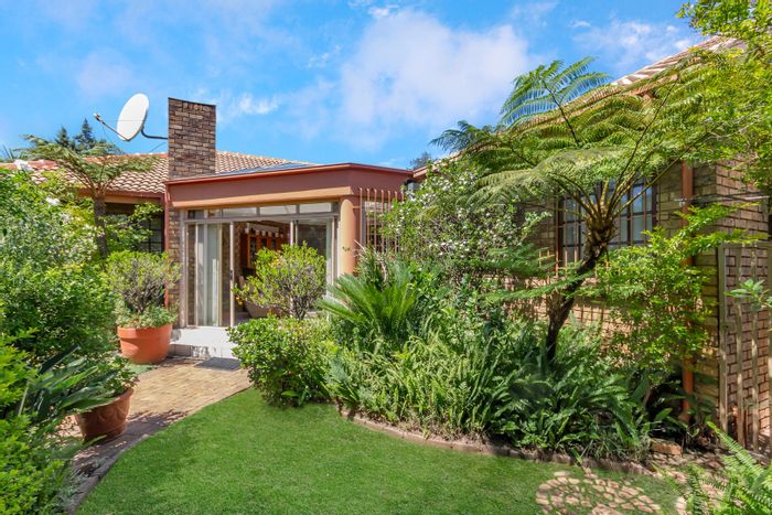 For Sale: Townhouse in Florida Park with garden, double garage, and excellent security.