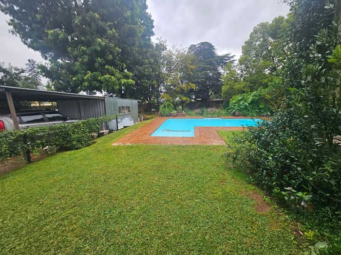 For Sale: Spacious 7-bedroom house with pool and 2 flatlets in Greenhills.