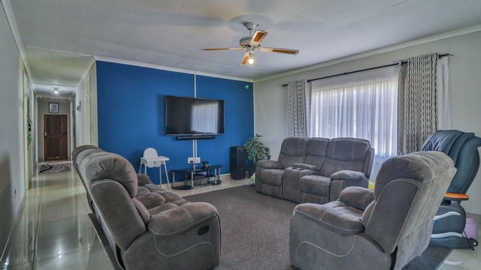 For Sale: House in Howick West with 3 bedrooms, garage, and large garden.