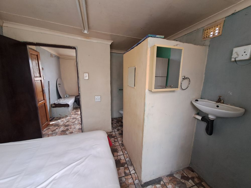 Bachelor unit side view