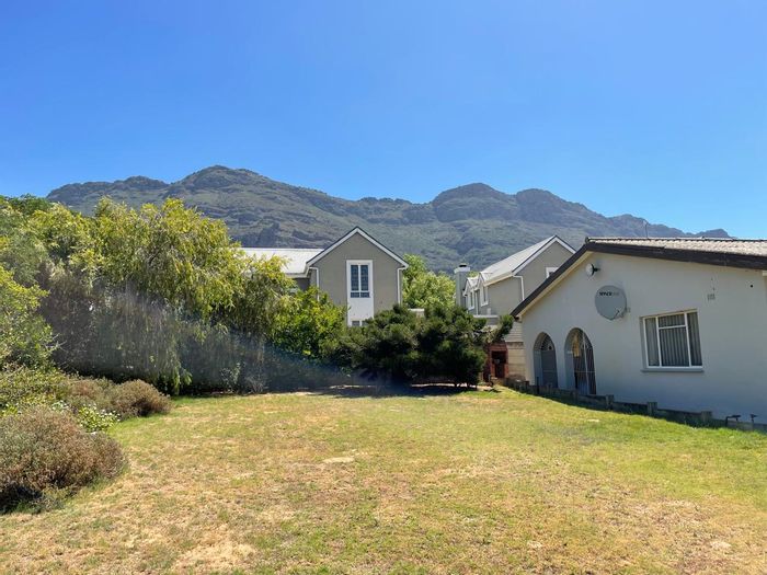 Riebeek West House For Sale: Spacious yard, borehole, potential for subdivision.
