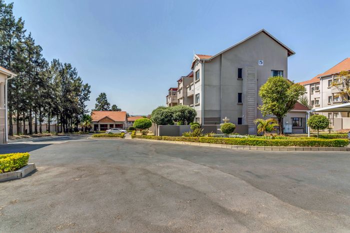 Broadacres Apartment For Sale: 2 beds, pool, clubhouse, 24-hour security, no transfer duty.