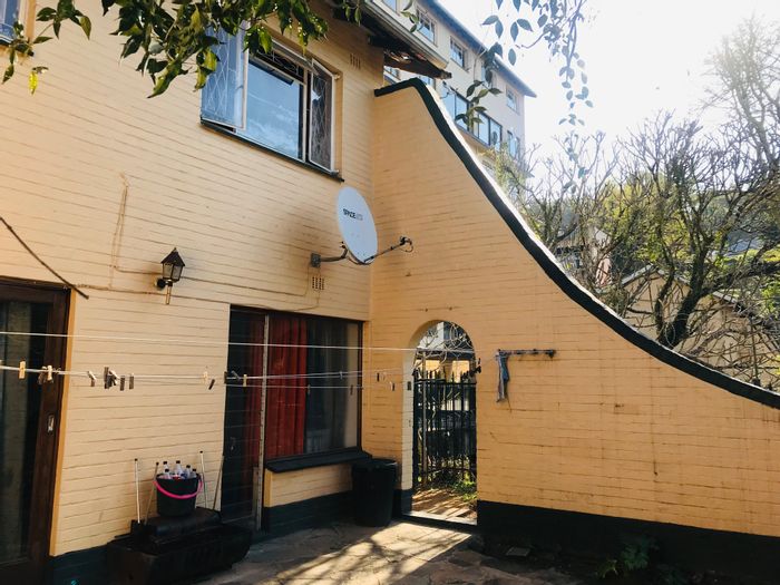 For Sale: 3-Bedroom Townhouse in Clarendon with garden and covered parking.