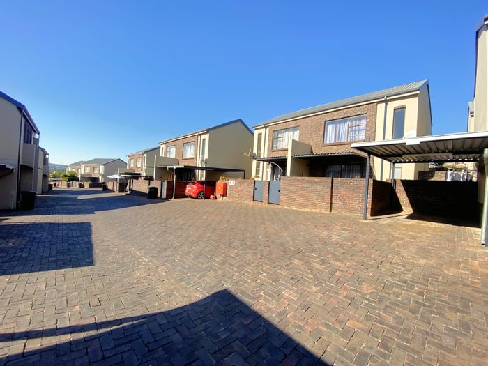 For Sale: Townhouse in Sugar Bush Estate with garden, parking, and security features.