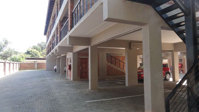 Die Bult Apartment For Sale: 1-bedroom, secure complex near NWU, allocated parking.