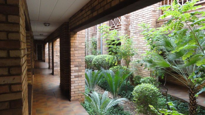 Die Bult Apartment For Sale: 1 Bedroom, secure parking, near NWU campus.