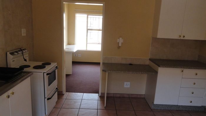 Die Bult Apartment For Sale: Secure complex, 2 bedrooms, close to university.