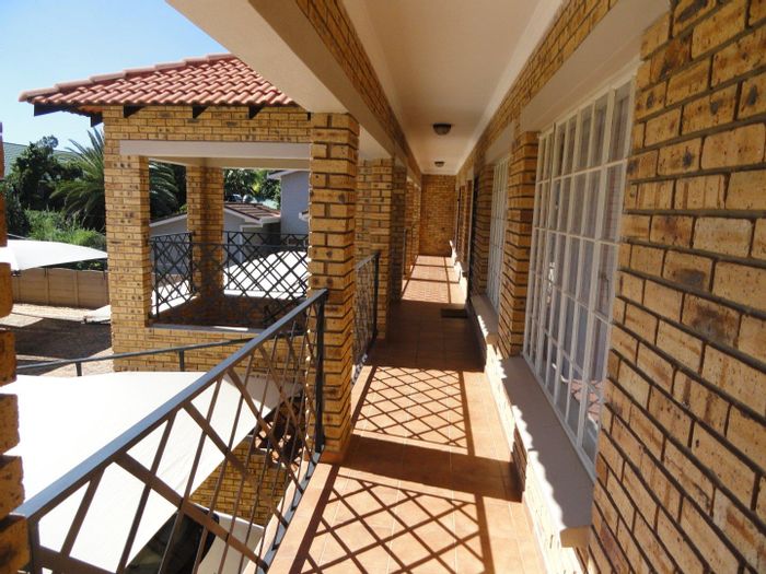 Die Bult Apartment For Sale: 1 bed, secure complex, near NWU amenities.