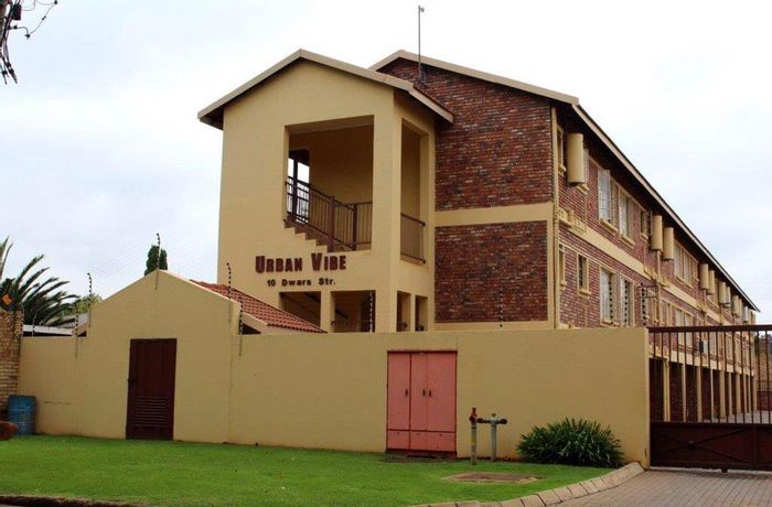Die Bult Apartment For Sale: 2 Bedrooms, 1 Bathroom, Near NWU Campus.