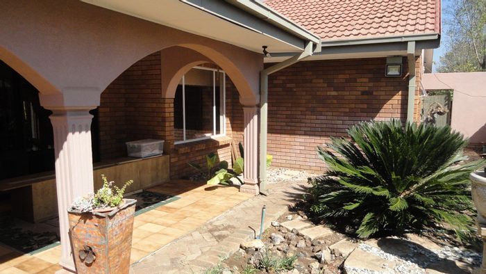 For Sale: Spacious 4-bedroom house with garden, double garages, and flatlet in Potchefstroom South.