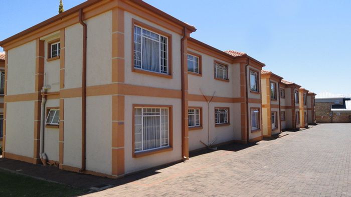 For Sale: 2-Bedroom Apartment in Miederpark with Garden, Carport, and Guest Parking.