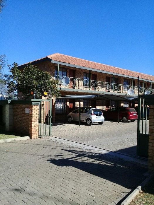 For Sale: 2-Bedroom Apartment in Die Bult with secure complex amenities.