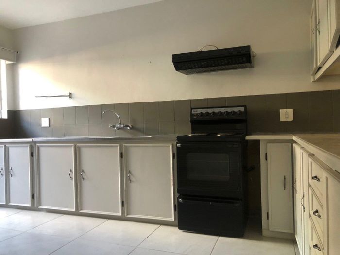 For Sale: Apartment in Miederpark with 3 bedrooms, garage, and balcony.