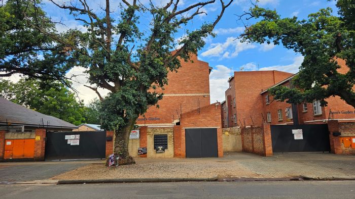 Die Bult Apartment For Sale: 1 bed, secure parking, open plan living, great amenities.