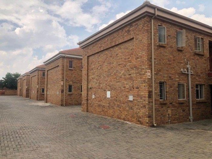 For Sale: 1-Bedroom Apartment in Dassie Rand with secure parking and amenities.