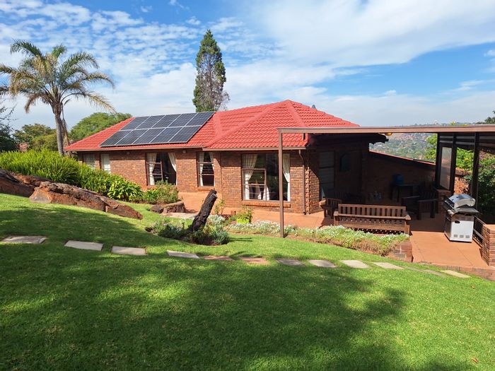 For Sale: House in Roodekrans with pool, study, and scenic views.