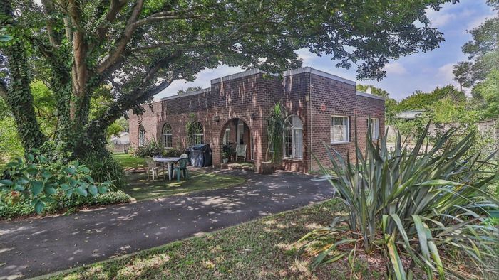 Merrivale House For Sale: Spacious garden, water storage, security, and study.