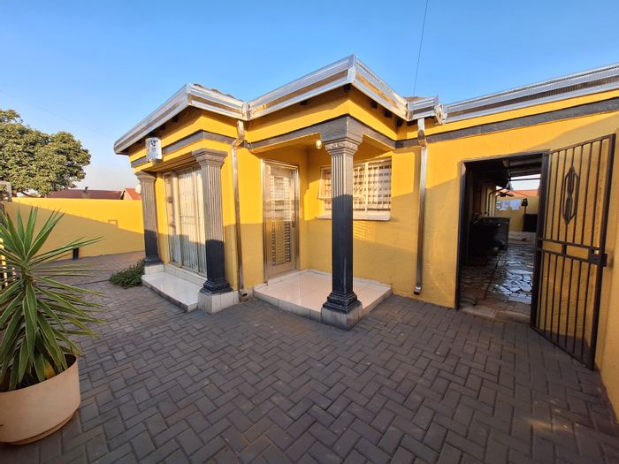 For Sale: Spacious 3-Bedroom House in Protea Glen with Parking and Security.