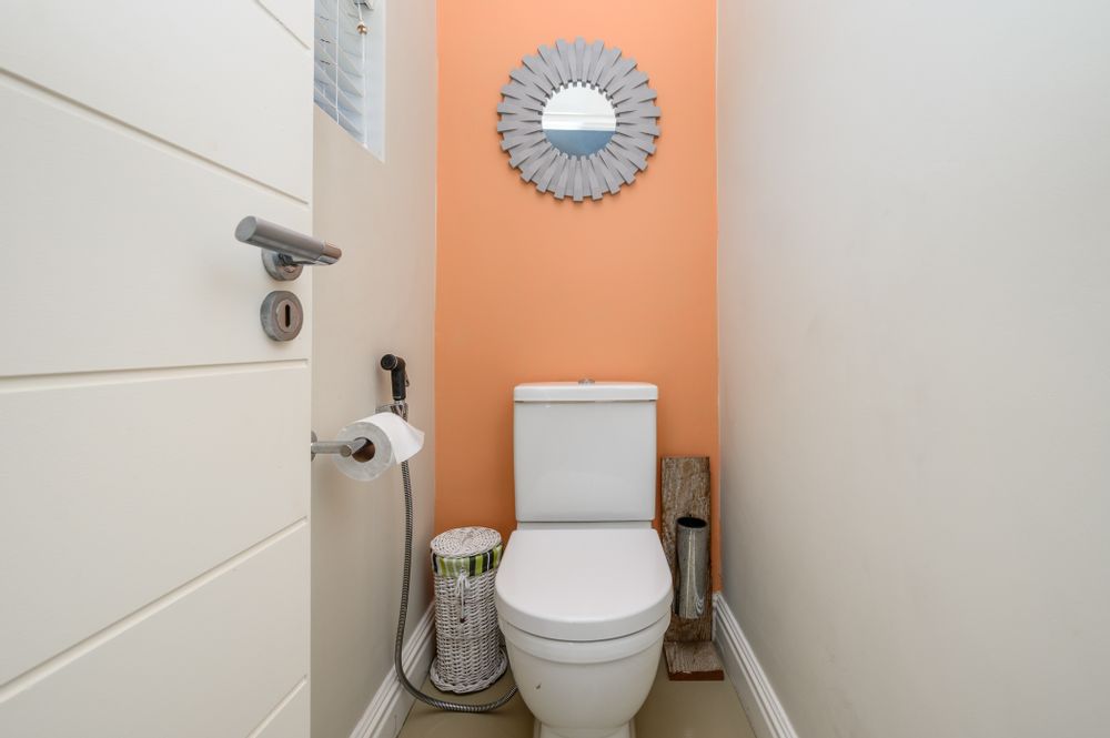 separate toilet in the Main bedroom  en-suite