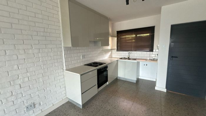 Flat To Rent in Town Hill: 2 Bedrooms, Ground Floor, Carport, Close to Amenities.