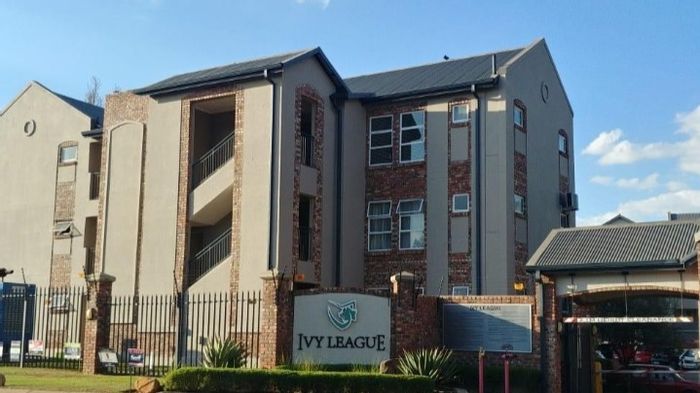 For Sale: 2-bedroom apartment in Die Bult with communal pool and security features.