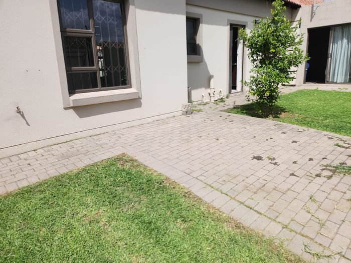 Terra Nova House For Sale: 3 Bedrooms, Secure Complex, Backup Power, Close to Shops.