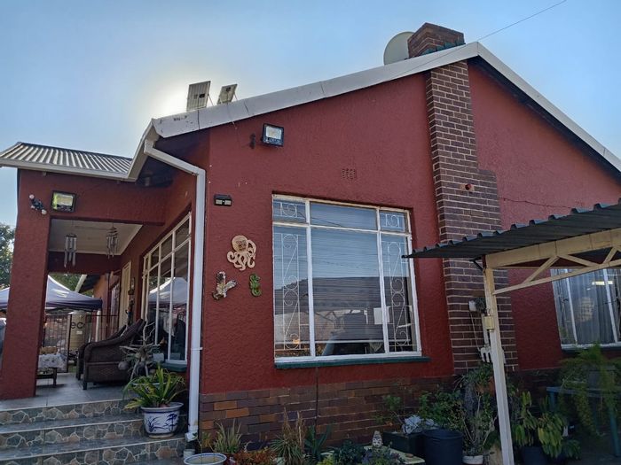 For Sale: House in Roodepoort North with pool, braai area, and spacious living.