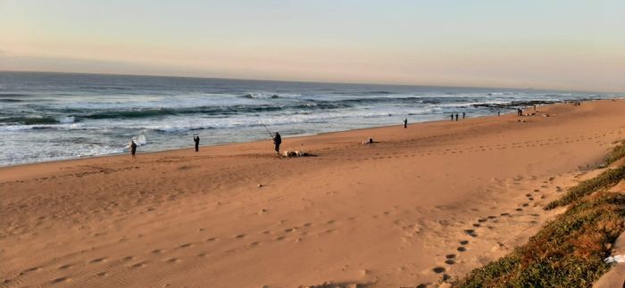 Bluff Apartment For Sale: 4 beds, communal pool, 24-hour security, ocean views.