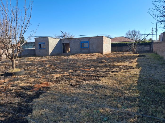 House for Sale in Venterspos: Spacious layout, large backyard, renovation potential.