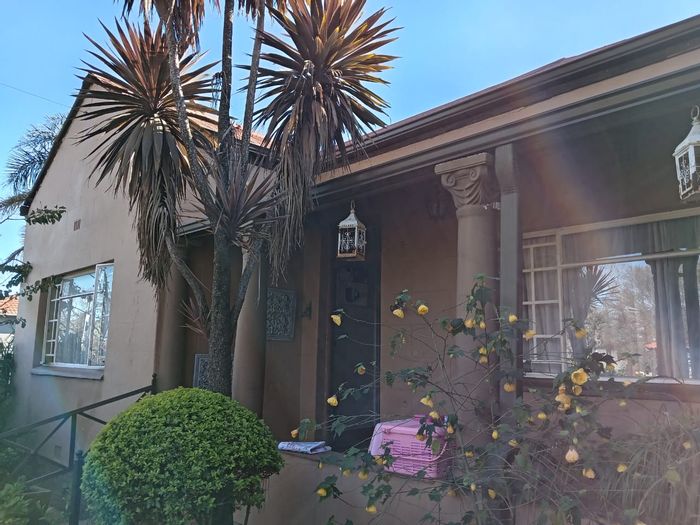 For Sale: 3-Bedroom House in Roodepoort North with Jacuzzi, Braai Area, and Garden.