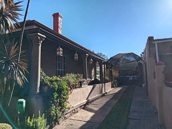 For Sale: 3-Bedroom House in Roodepoort North with Jacuzzi, Braai Area, and Garden.